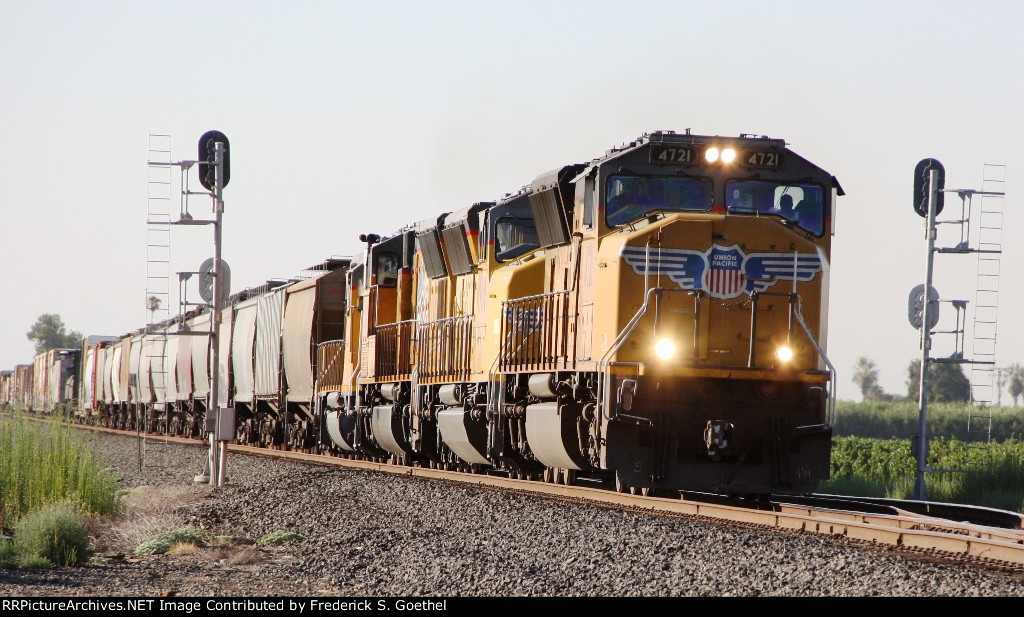 UP 4721 leads a manifest south bound